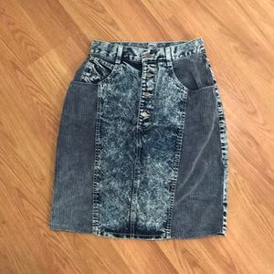 NWOT Stylish denim skirt